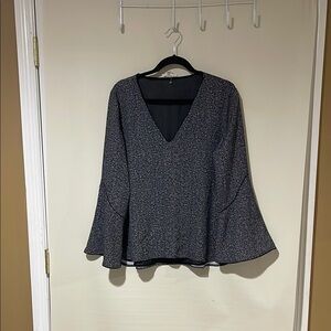 NWOT Calvin Klein Women V Neck, Bell Sleeve Blouse Relaxed Fit Size Medium